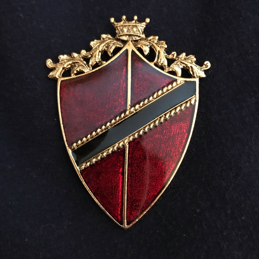 Enameled pin